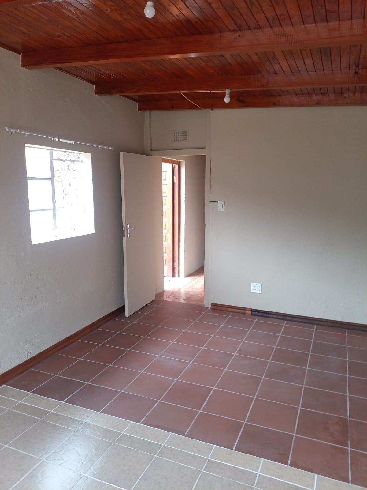 Bachelor apartment in Polokwane Central photo number 1