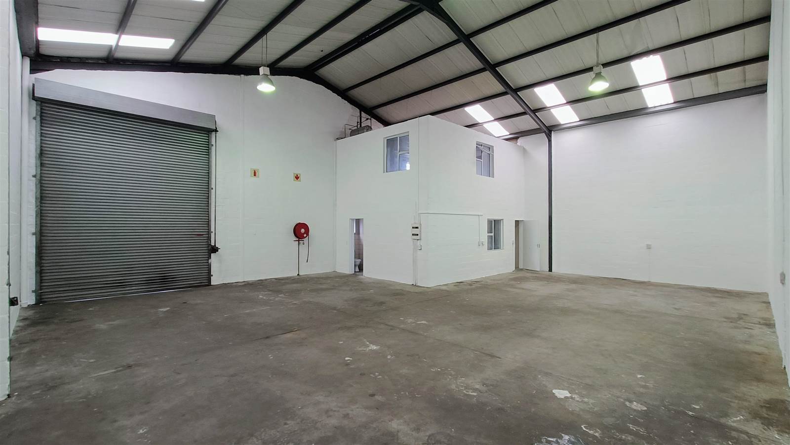 220  m² Industrial space in Killarney Gardens photo number 2