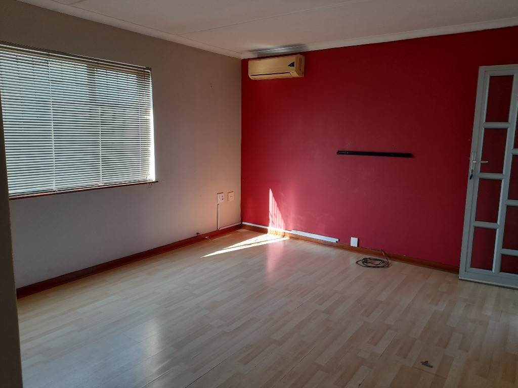 3 Bed Apartment in Reservoir Hills photo number 5