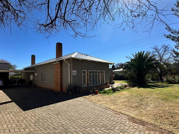 4 Bedroom House 4 Bedroom House