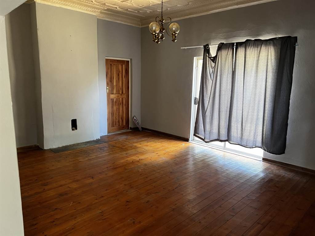 6 Bed House in Ficksburg photo number 30