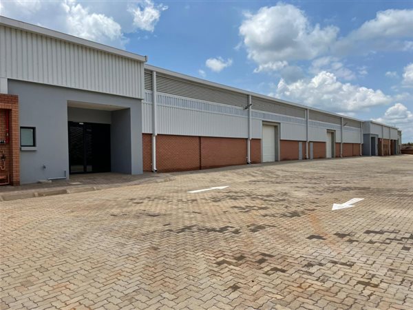 673  m² Industrial space