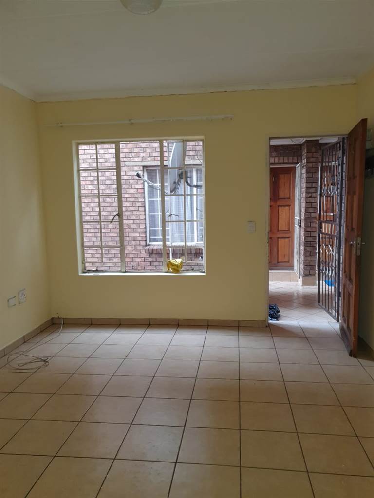 2 Bed Flat in Duvha Park photo number 1