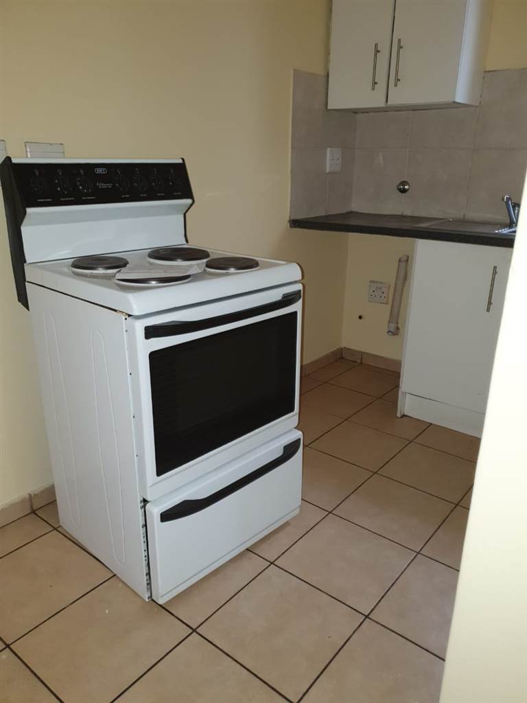 2 Bed Flat in Duvha Park photo number 3