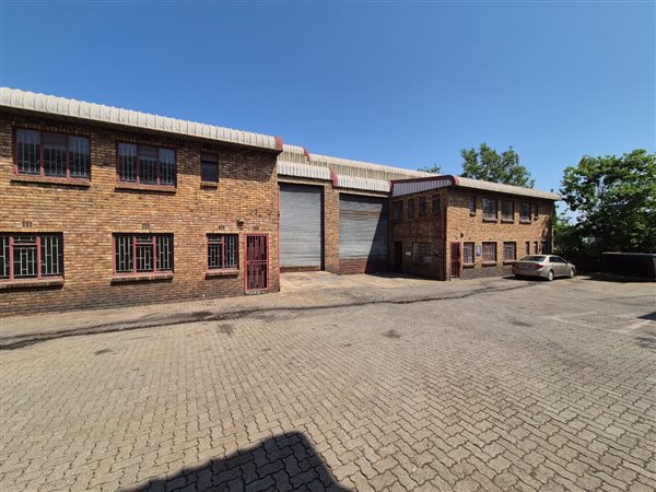 2 400  m² Industrial space