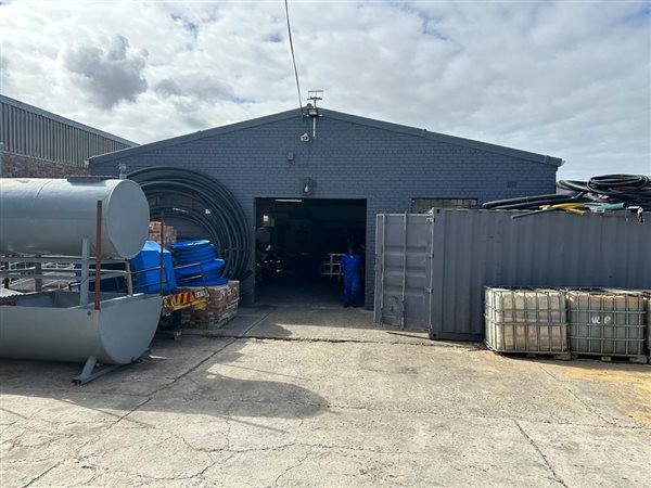 298  m² Industrial space in Triangle Farm