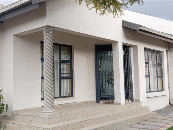 4 Bedroom House 4 Bedroom House