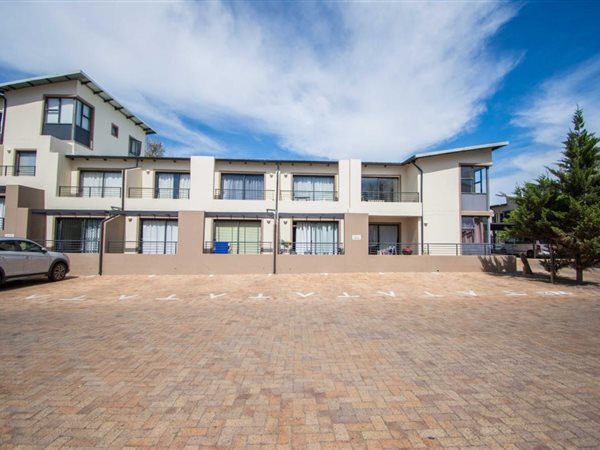 Studio Apartment in Somerset West Central