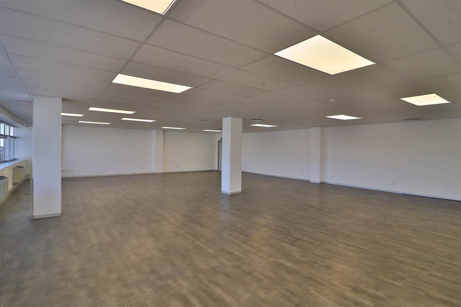 700  m² Commercial space in Sandown photo number 16