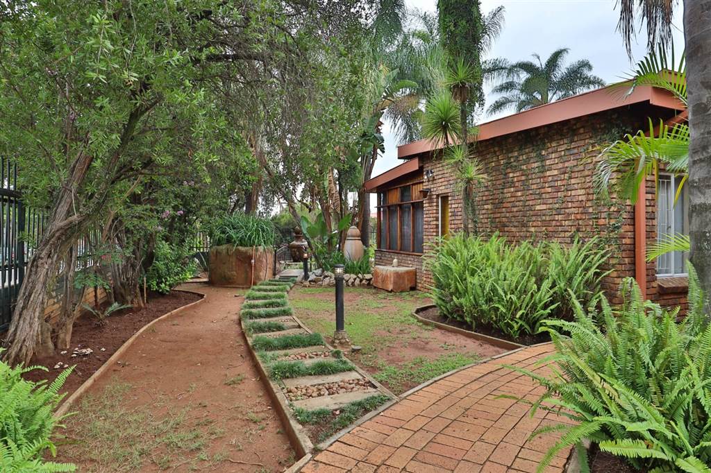 4 Bed House in Pretoria Gardens photo number 3