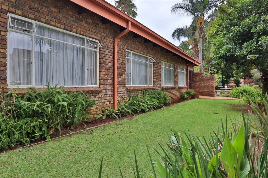 4 Bed House in Pretoria Gardens photo number 9