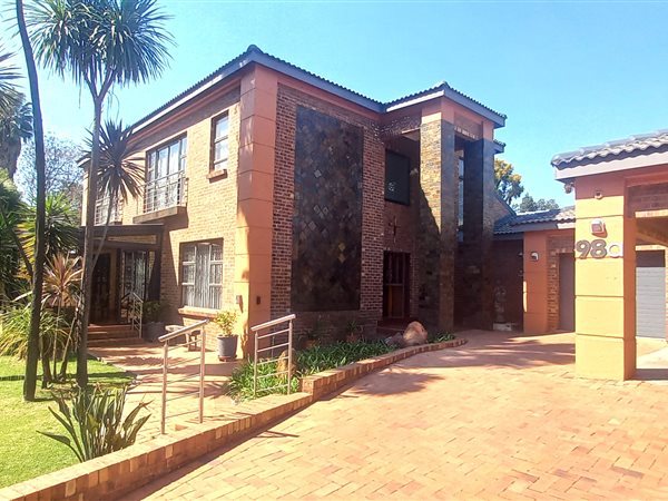 4 Bedroom House 4 Bedroom House