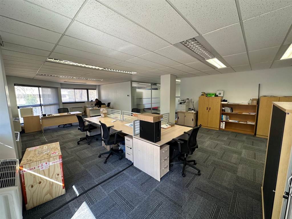 175  m² Commercial space in Pinelands photo number 3