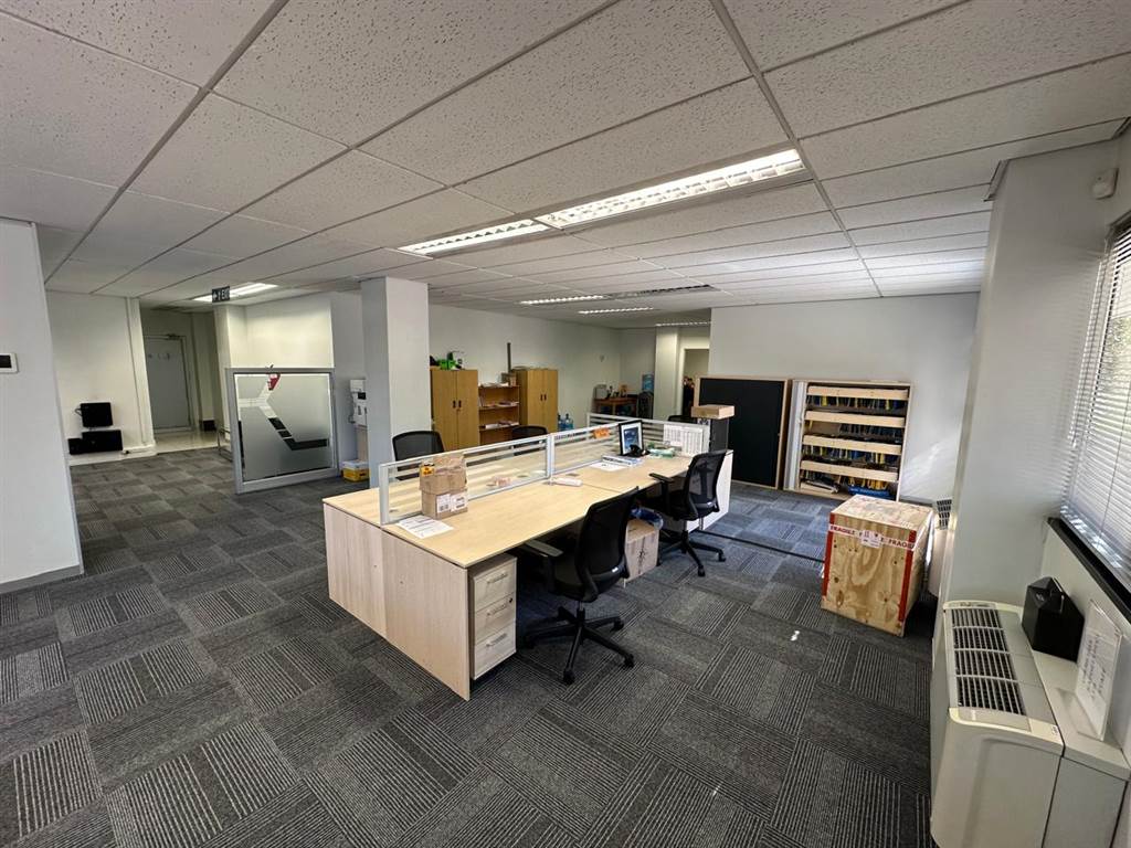 175  m² Commercial space in Pinelands photo number 10