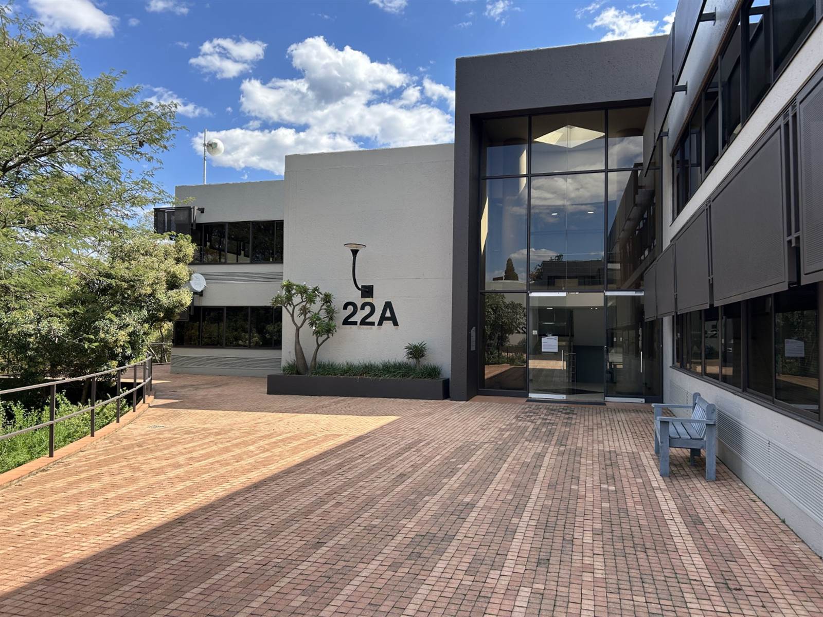 395  m² Commercial space in Woodmead photo number 2