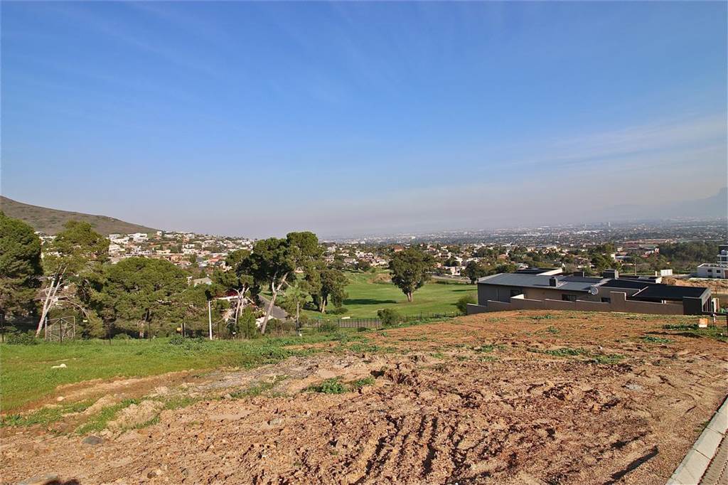 995 m² Land available in Baronetcy Estate photo number 1