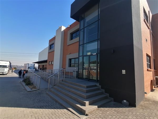 8 470  m² Commercial space