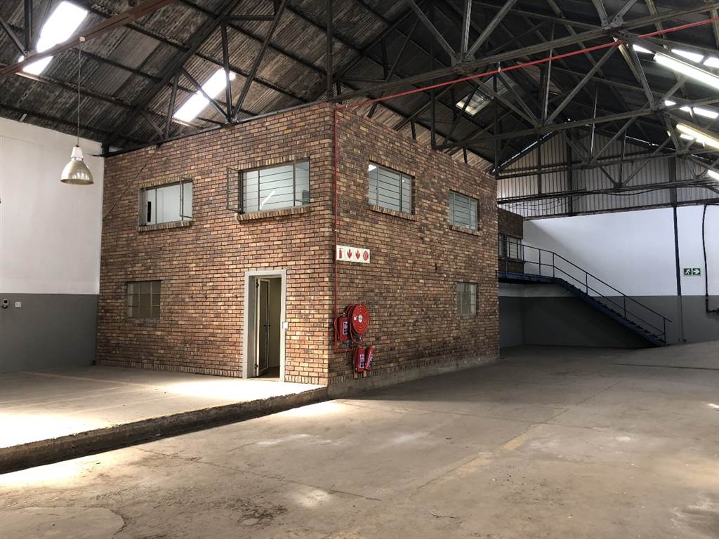 894  m² Industrial space in Silverton photo number 1