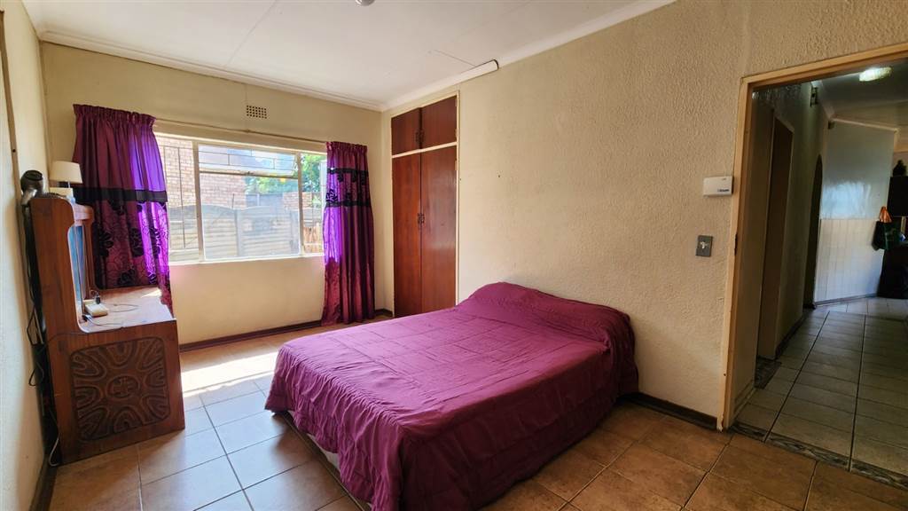 3 Bed House in Rustenburg Central photo number 9