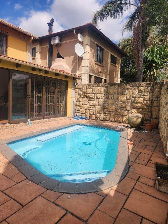 4 Bed Townhouse in Randpark Ridge photo number 24