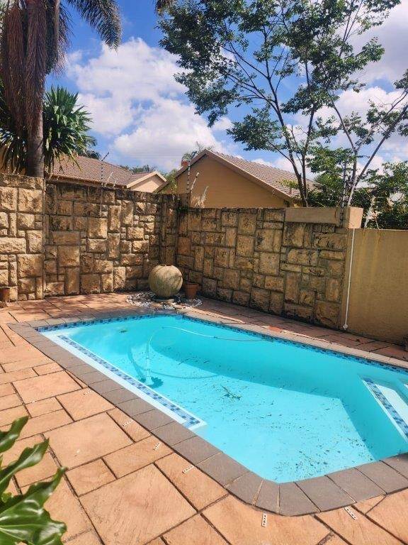 4 Bed Townhouse in Randpark Ridge photo number 25