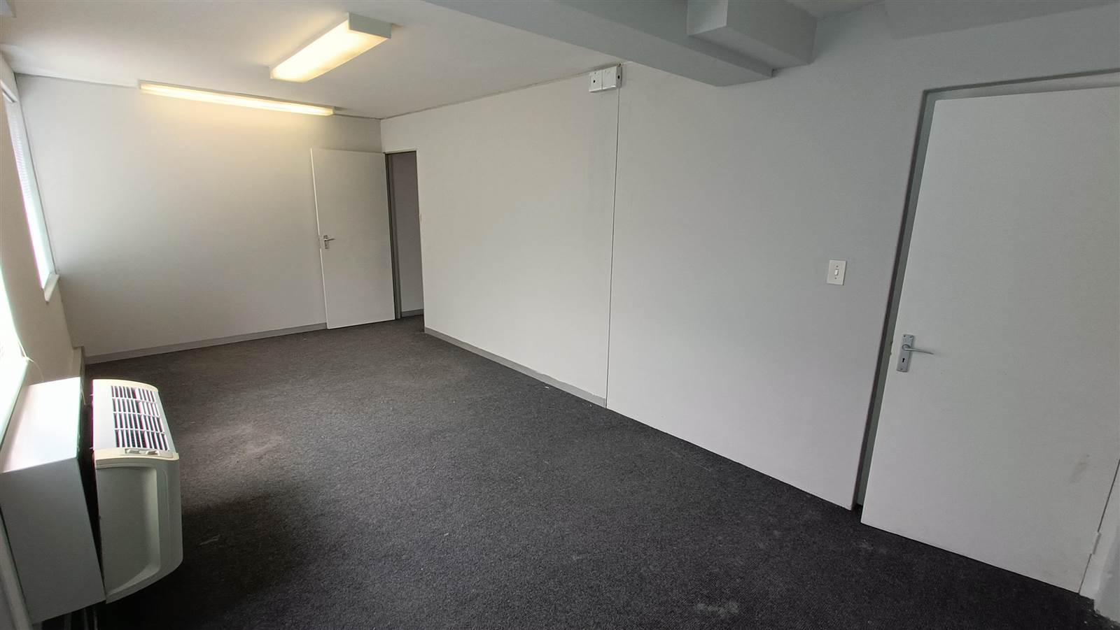 101  m² Commercial space in Montague Gardens photo number 5