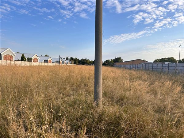 1800 m² Land available in La Hoff