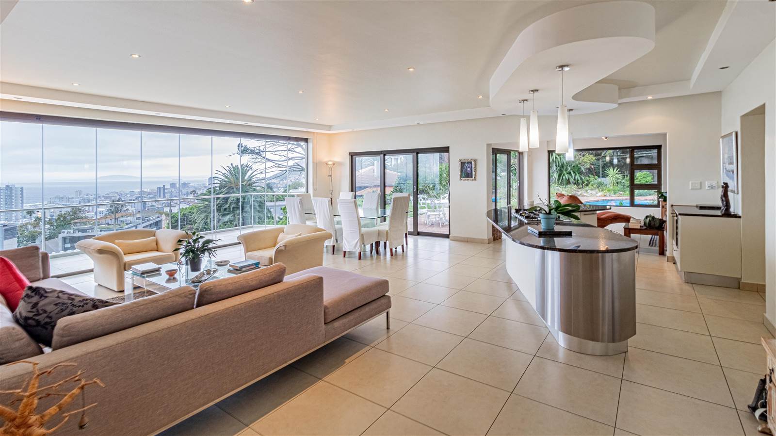 4 Bed House in Fresnaye photo number 2