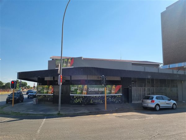 1 140  m² Commercial space