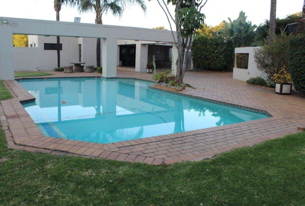 2 Bed Townhouse in Marais Steyn Park photo number 17