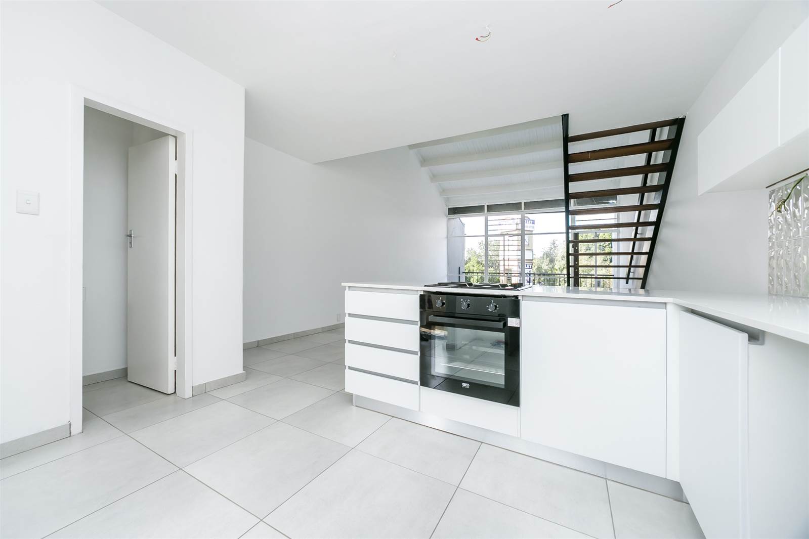 1 Bed Apartment in Craighall Park photo number 12