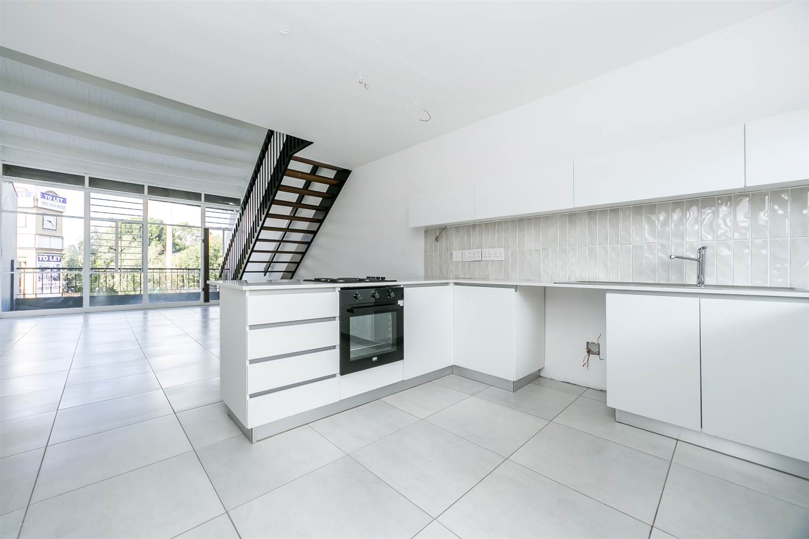 1 Bed Apartment in Craighall Park photo number 2