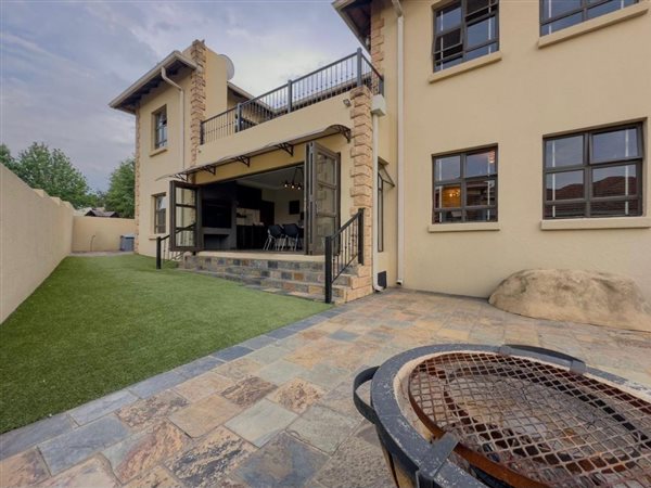 4 Bedroom House 4 Bedroom House