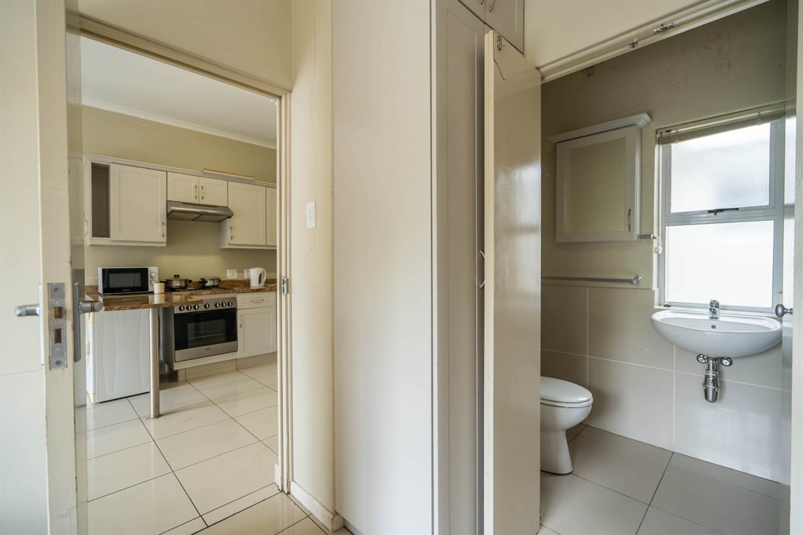 3 Bed Apartment in Grahamstown Central photo number 11