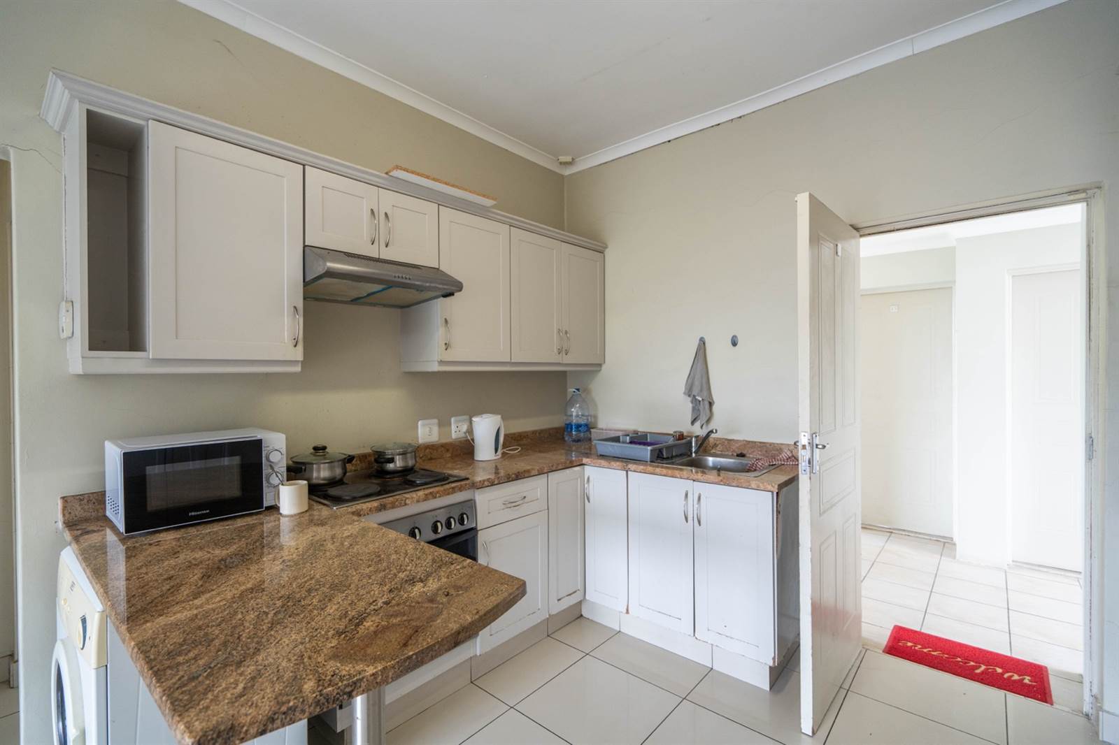 3 Bed Apartment in Grahamstown Central photo number 4