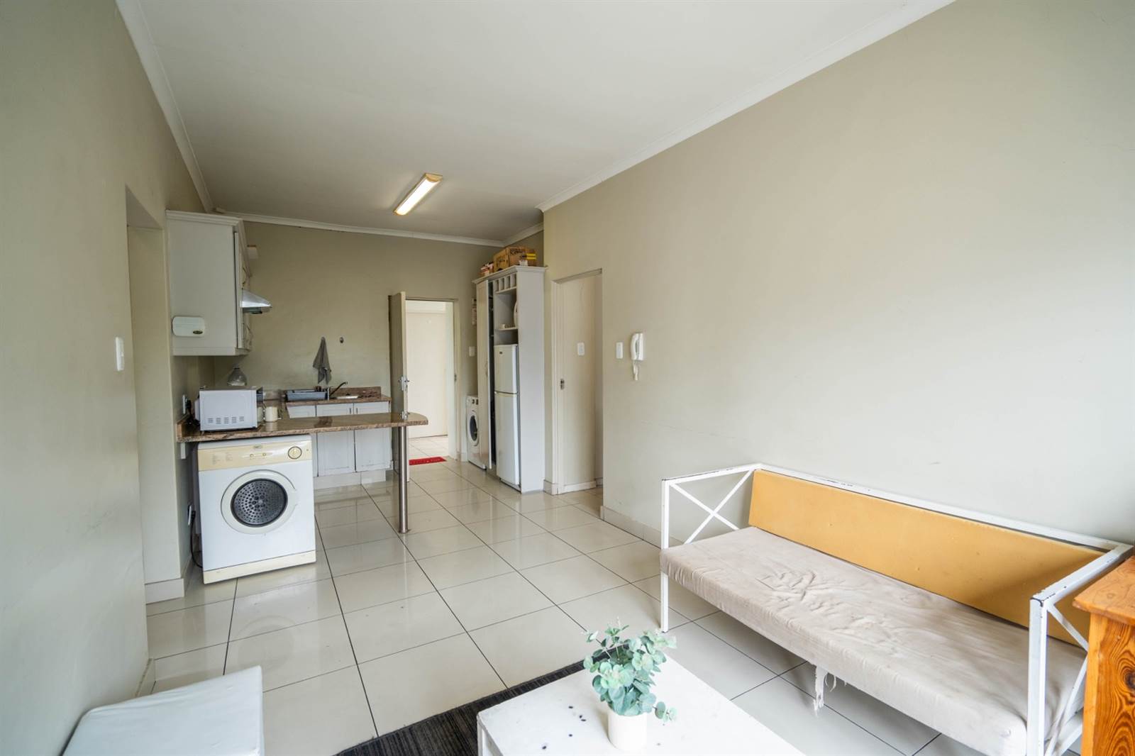 3 Bed Apartment in Grahamstown Central photo number 9