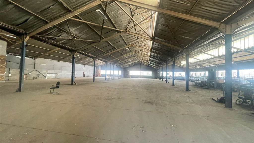 2500  m² Industrial space in Hermanstad photo number 2