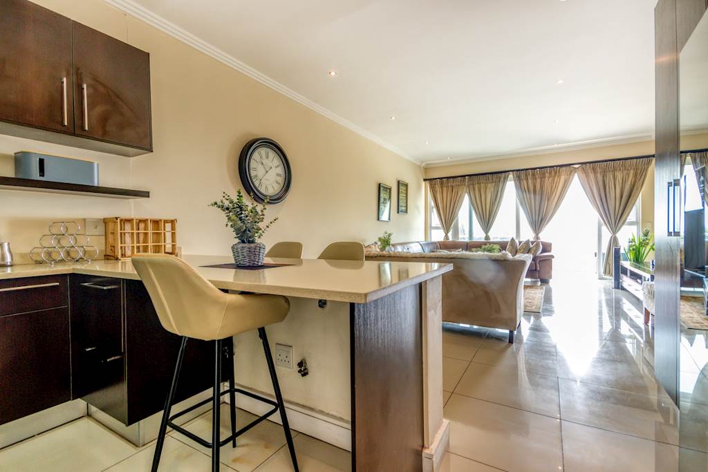 3 Bed Apartment in Bryanston photo number 3
