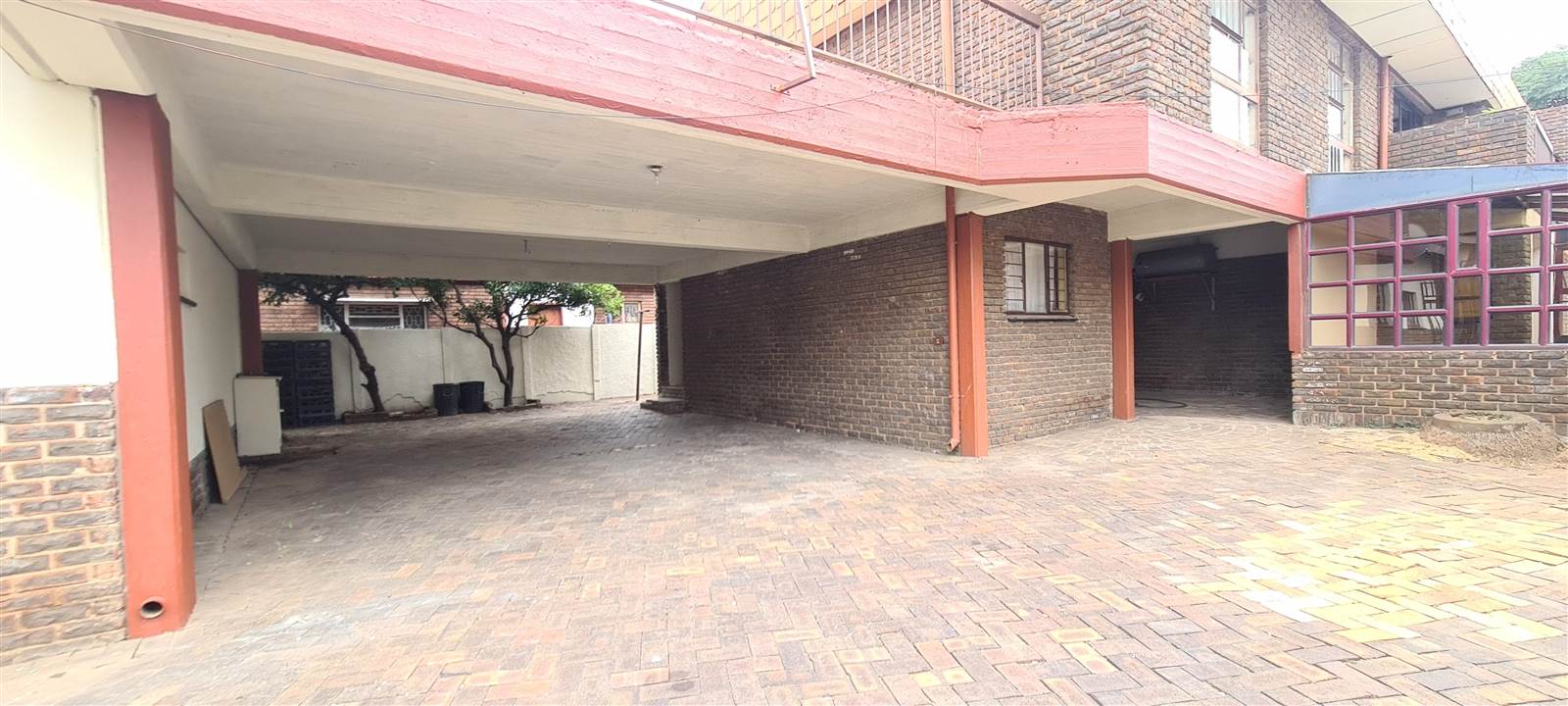 13 Bed House in Laudium photo number 2