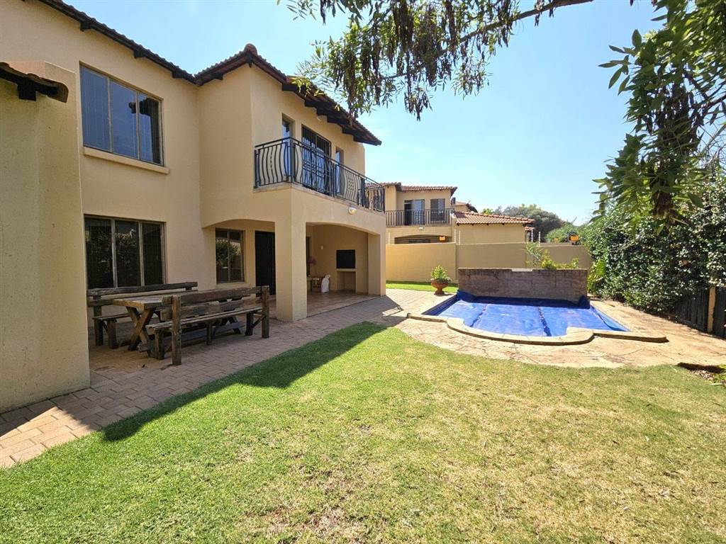 3 Bed Townhouse in Hartbeespoort Dam photo number 24