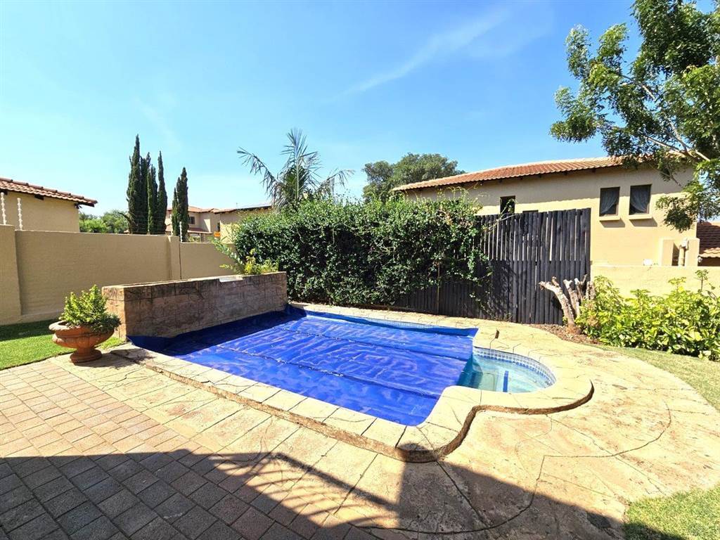 3 Bed Townhouse in Hartbeespoort Dam photo number 23