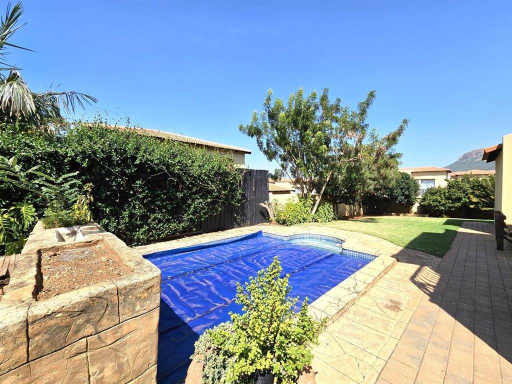 3 Bed Townhouse in Hartbeespoort Dam photo number 25