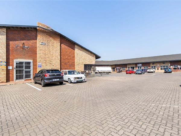 126  m² Industrial space in Alton