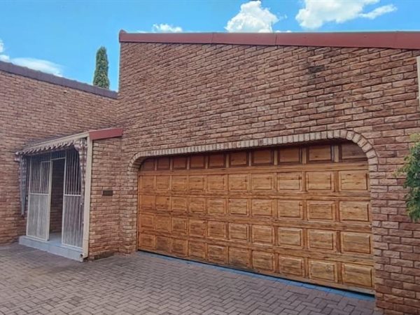 3 Bedroom Townhouse 3 Bedroom Townhouse