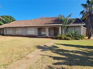 3 Bed House in Geelhoutpark