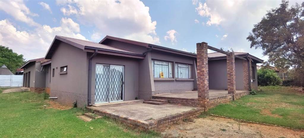 5 Bed House in Rensburg photo number 1