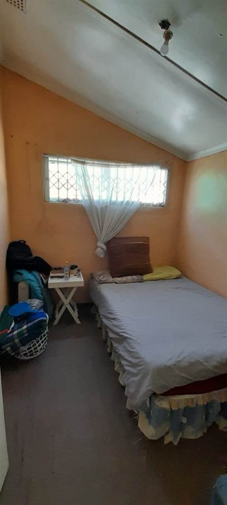 4 Bed House in Khayelitsha photo number 15