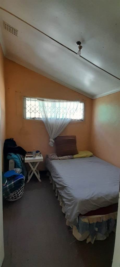 4 Bed House in Khayelitsha photo number 20