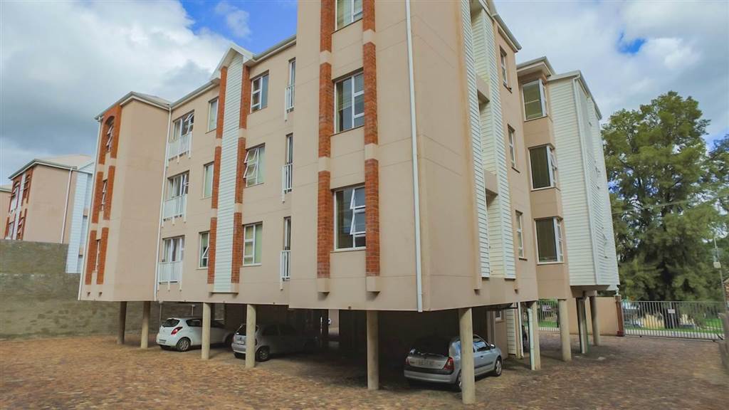 2 Bed Apartment in Grahamstown Central photo number 19