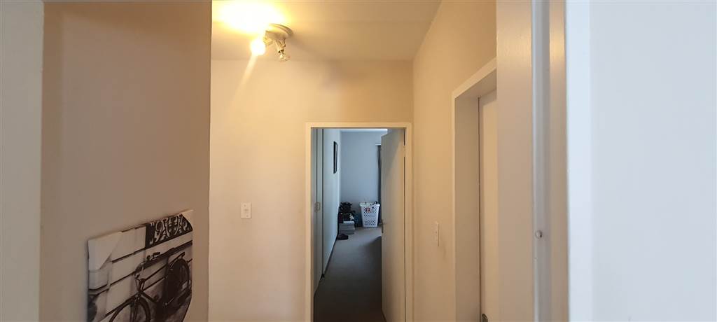 2 Bed Apartment in Randburg Central photo number 7